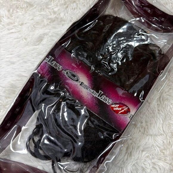 Vanessa Express Top 26" Tops Caliente Lace Front Color 1B Wavy Synthetic Wig - Picture 1 of 16